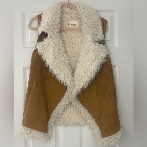 Two by Vince Camuto Suede and Faux Fur Vest - Picture 4 of 7